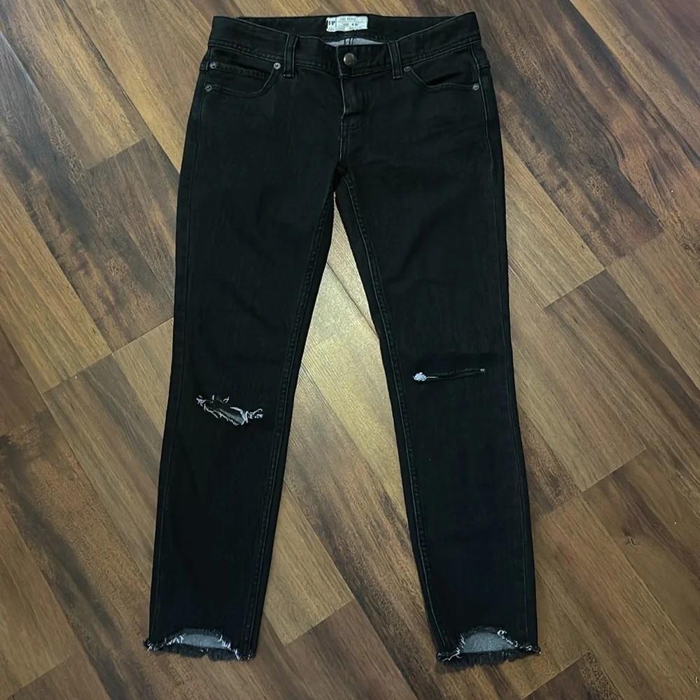 Free People Destroyed Ankle Raw Hem Skinny Jean-Black-Size 26-Distressed - Picture 3 of 13